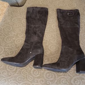NWOT Suede Blacks knee high boots